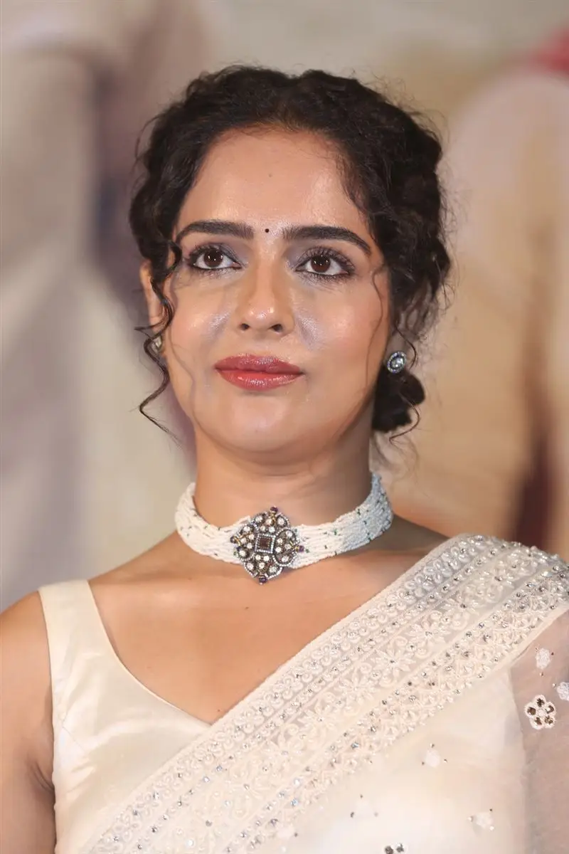 Malvi Malhotra In Sleeveless White Saree